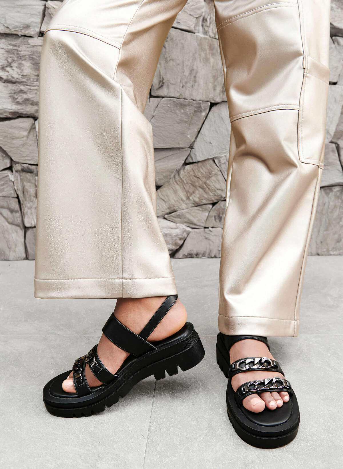 Buckle Front Strap Chunky Sandals - SDL 0330 - Black - vascara.com