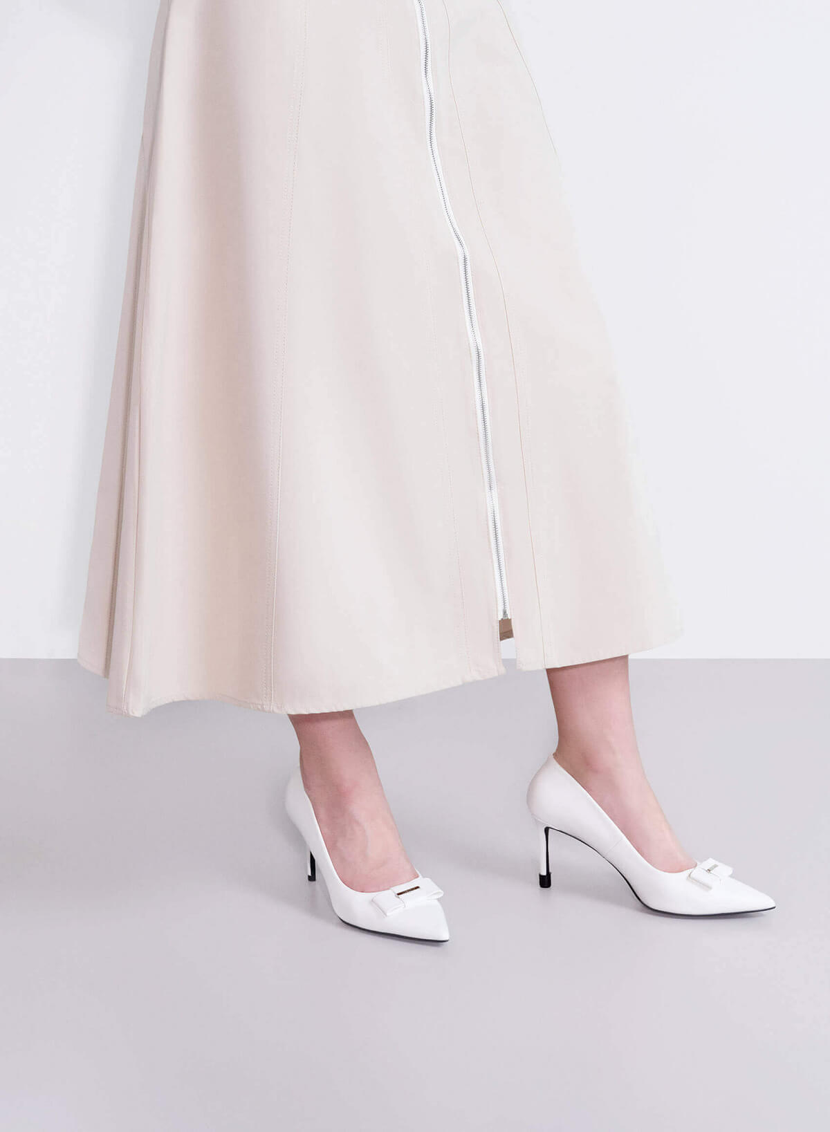 Xem sản phẩm Bow Tie Décor Pointed Toe Pumps - HIG 0681 - White